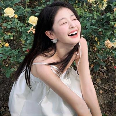 两个月亮 海报